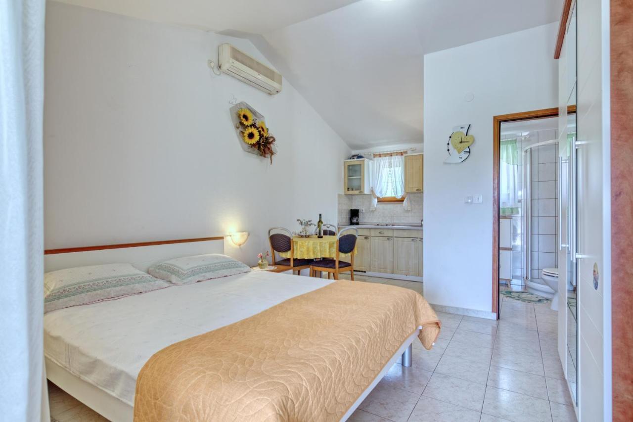 Apartmets Slavica 1644 Banjole Buitenkant foto